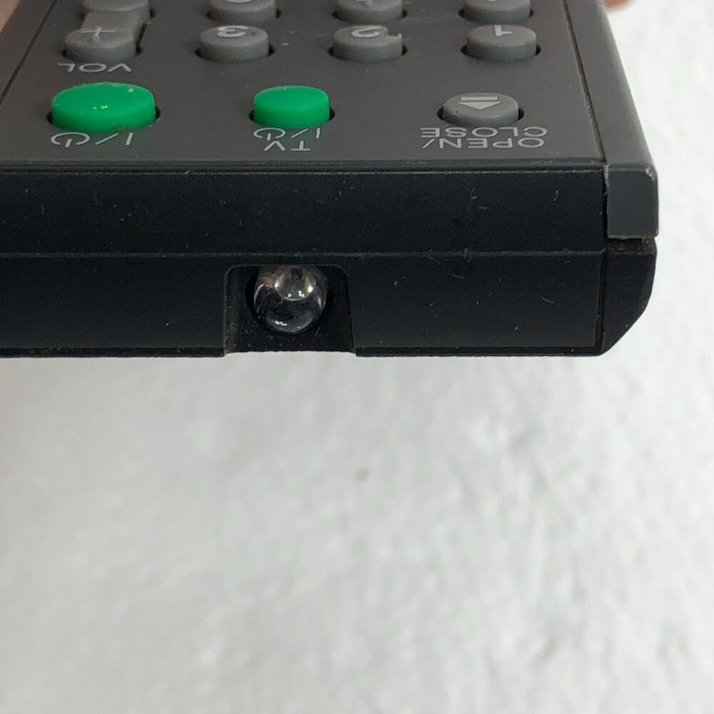 Sony DVD Player Remote Control RMT-D165A - Picture 3 of 8